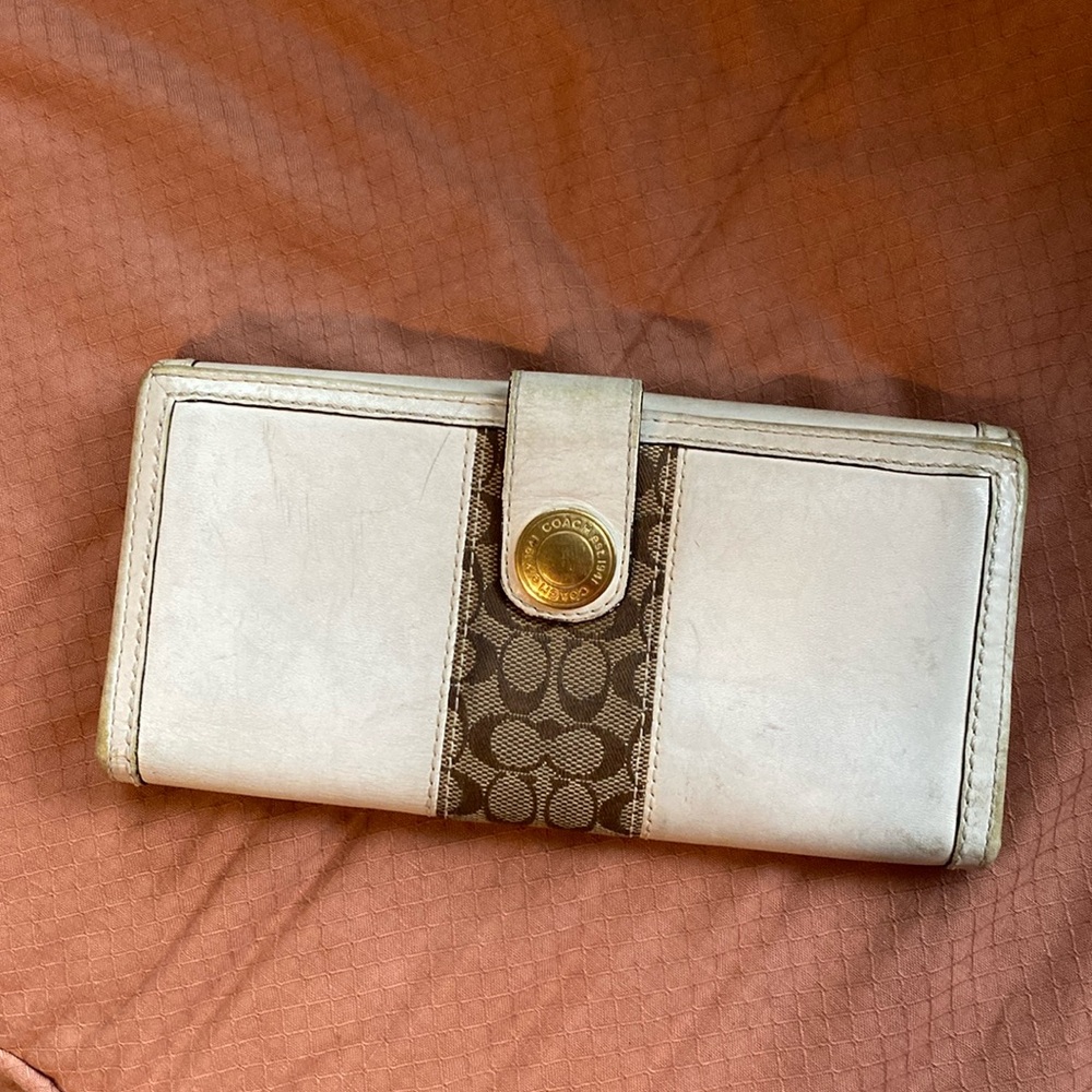 Coach wallet, white leather with monogram c’s